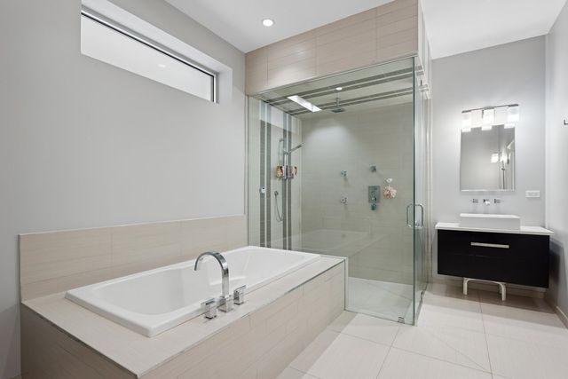 1437 W Diversey Parkway 1W, Chicago, IL 60614