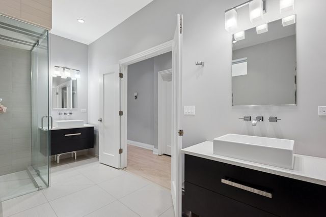 1437 W Diversey Parkway 1W, Chicago, IL 60614