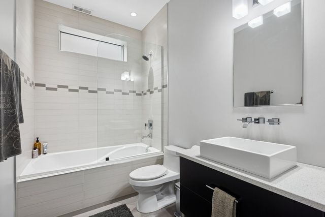 1437 W Diversey Parkway 1W, Chicago, IL 60614