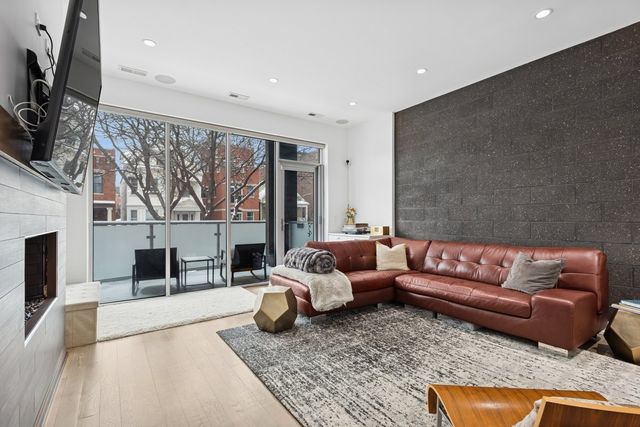 1437 W Diversey Parkway 1W, Chicago, IL 60614