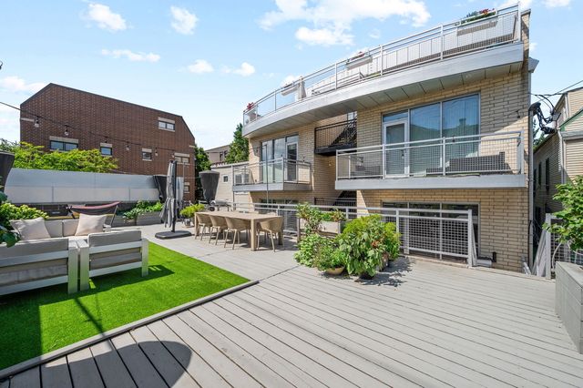 1437 W Diversey Parkway 1W, Chicago, IL 60614