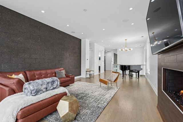 1437 W Diversey Parkway 1W, Chicago, IL 60614