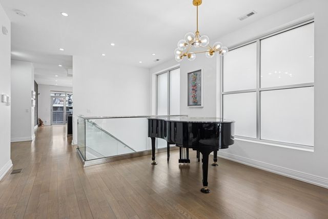 1437 W Diversey Parkway 1W, Chicago, IL 60614