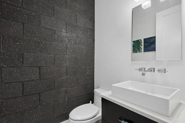 1437 W Diversey Parkway 1W, Chicago, IL 60614