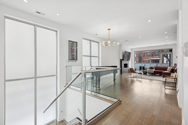 1437 W Diversey Parkway 1W, Chicago, IL 60614