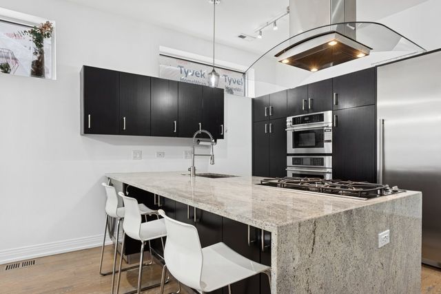 1437 W Diversey Parkway 1W, Chicago, IL 60614