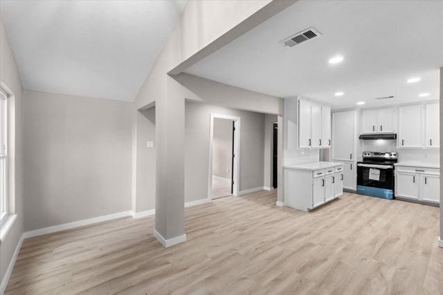 2205 21st Avenue N, Texas City, TX 77590