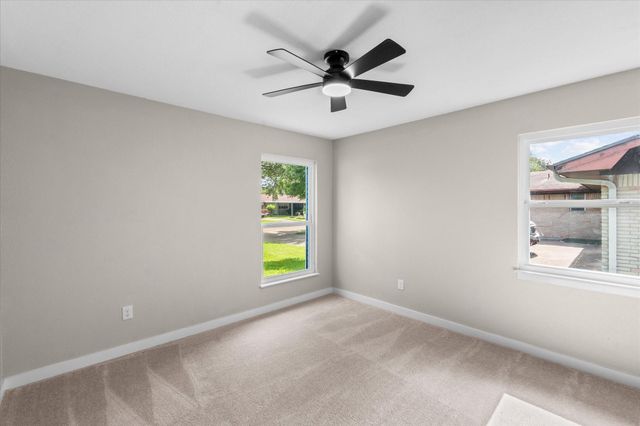 2205 21st Avenue N, Texas City, TX 77590