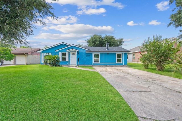 2205 21st Avenue N, Texas City, TX 77590