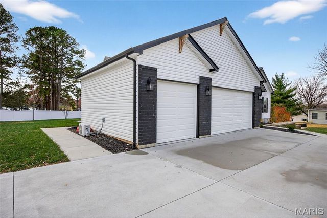 4 Sunset Acres Drive, Cottleville, MO 63304