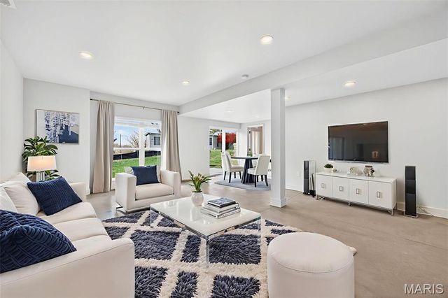 4 Sunset Acres Drive, Cottleville, MO 63304