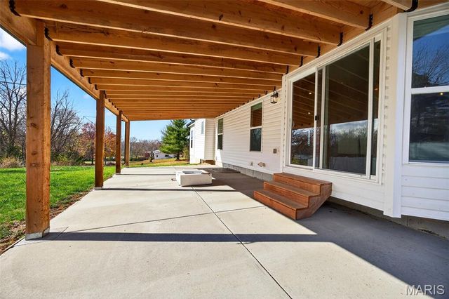 4 Sunset Acres Drive, Cottleville, MO 63304