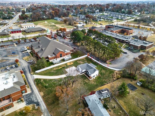 4 Sunset Acres Drive, Cottleville, MO 63304