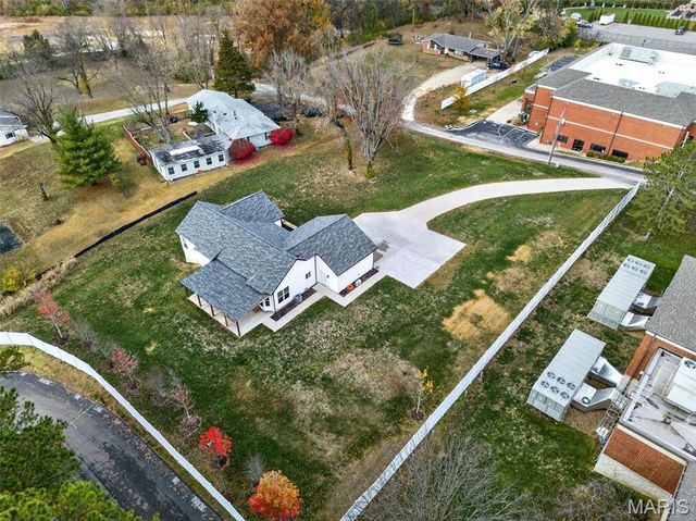 4 Sunset Acres Drive, Cottleville, MO 63304