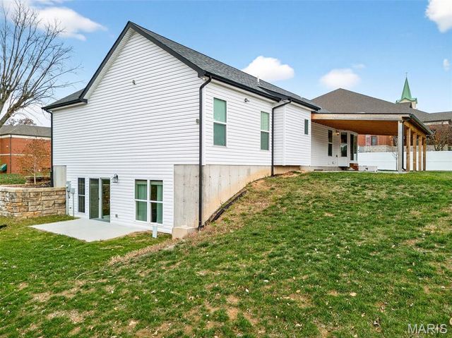 4 Sunset Acres Drive, Cottleville, MO 63304