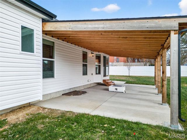 4 Sunset Acres Drive, Cottleville, MO 63304