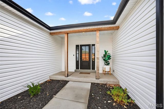 4 Sunset Acres Drive, Cottleville, MO 63304