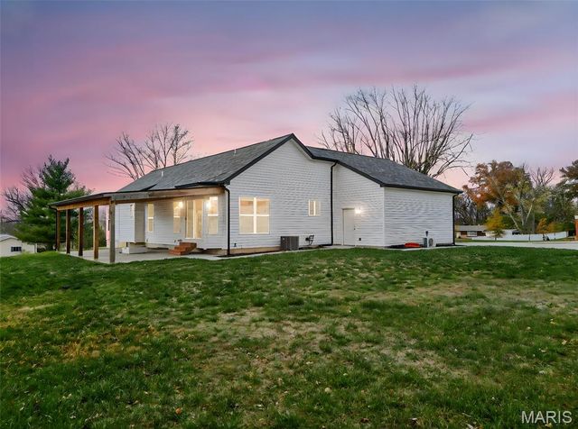 4 Sunset Acres Drive, Cottleville, MO 63304
