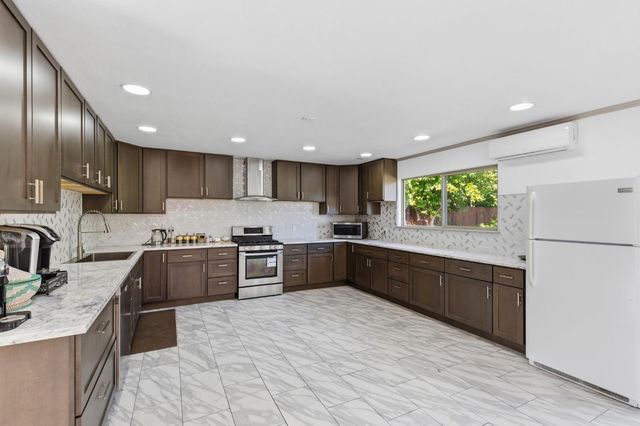 2818 Clark Ave, Carmichael, CA 95608
