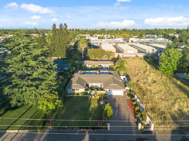 2818 Clark Ave, Carmichael, CA 95608