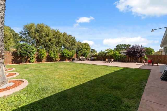 2818 Clark Ave, Carmichael, CA 95608