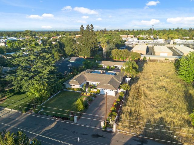2818 Clark Ave, Carmichael, CA 95608