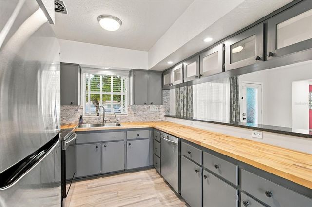 1711 N HIGHLAND AVENUE, Clearwater, FL 33755