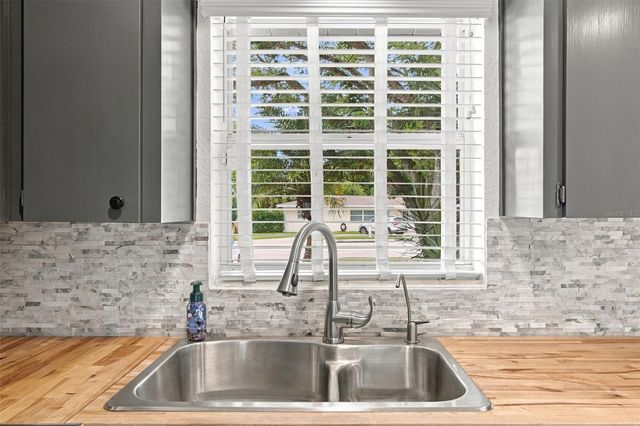1711 N HIGHLAND AVENUE, Clearwater, FL 33755