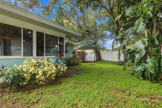 1711 N HIGHLAND AVENUE, Clearwater, FL 33755