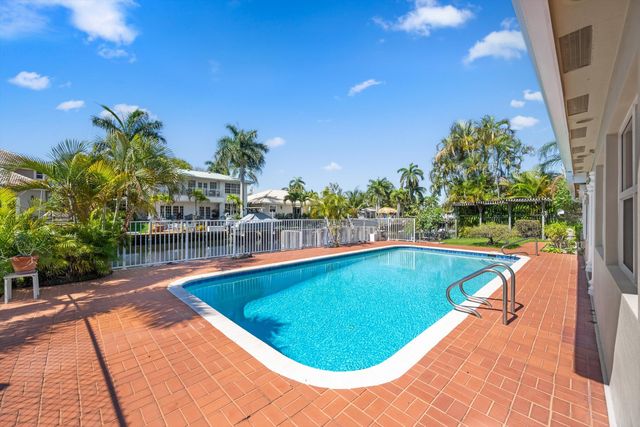 330 SE 9th Court, Pompano Beach, FL 33060