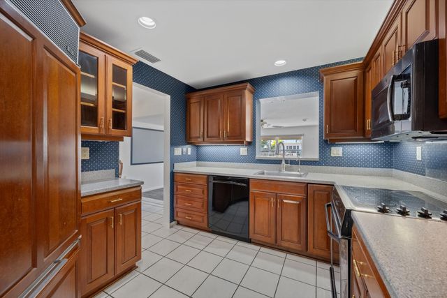 330 SE 9th Court, Pompano Beach, FL 33060