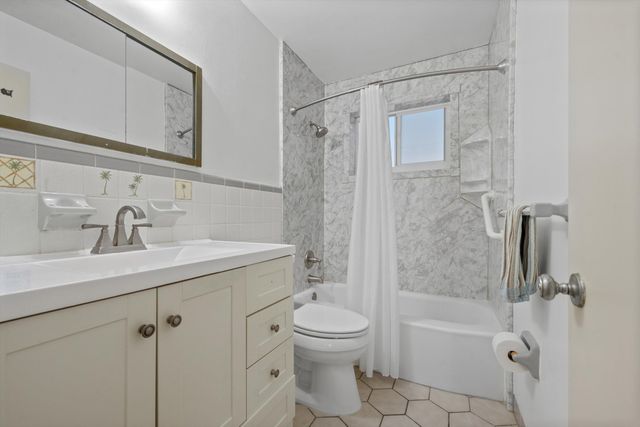 330 SE 9th Court, Pompano Beach, FL 33060