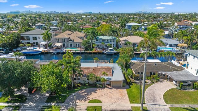 330 SE 9th Court, Pompano Beach, FL 33060
