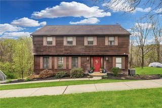 623 W Parliament Dr, Coraopolis, PA 15108