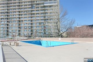 6040 Boulevard E 21j, West New York, NJ 07093