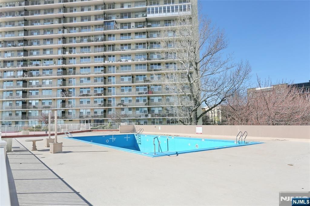 6040 Boulevard E 21j, West New York, NJ 07093