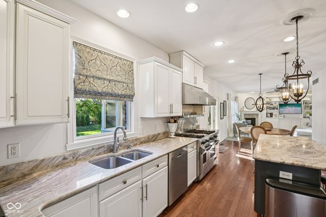 4295 Riverbirch Run, Zionsville, IN 46077