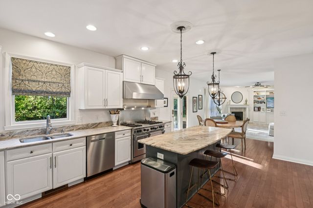 4295 Riverbirch Run, Zionsville, IN 46077