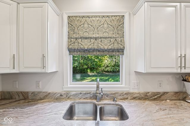 4295 Riverbirch Run, Zionsville, IN 46077