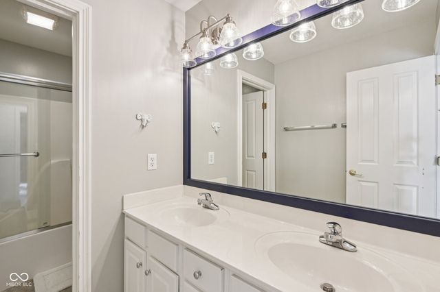 4295 Riverbirch Run, Zionsville, IN 46077