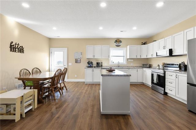 2710 NE CC Highway, Leeton, MO 64761