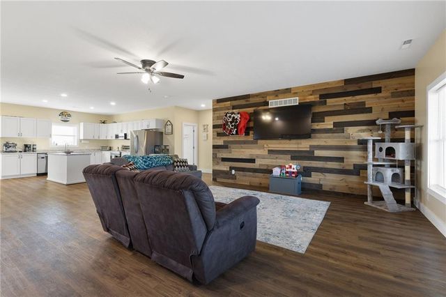 2710 NE CC Highway, Leeton, MO 64761