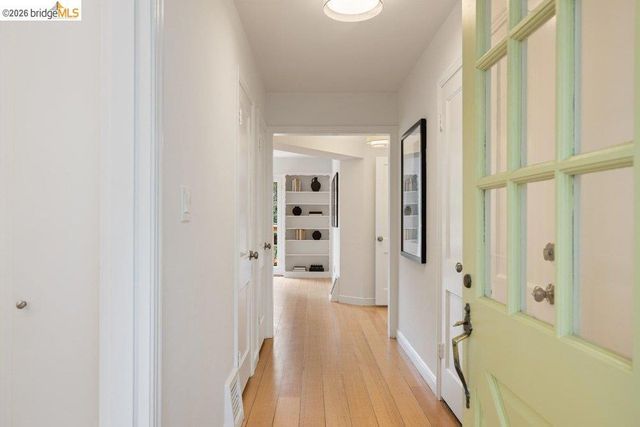 31 Harbord Court, Oakland, CA 94618