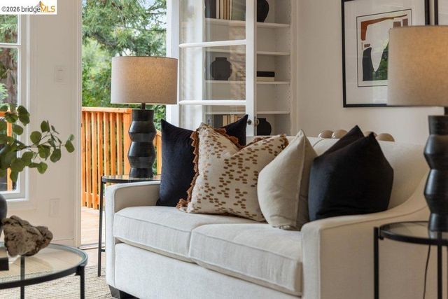 31 Harbord Court, Oakland, CA 94618