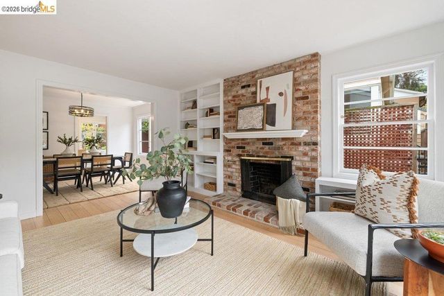31 Harbord Court, Oakland, CA 94618