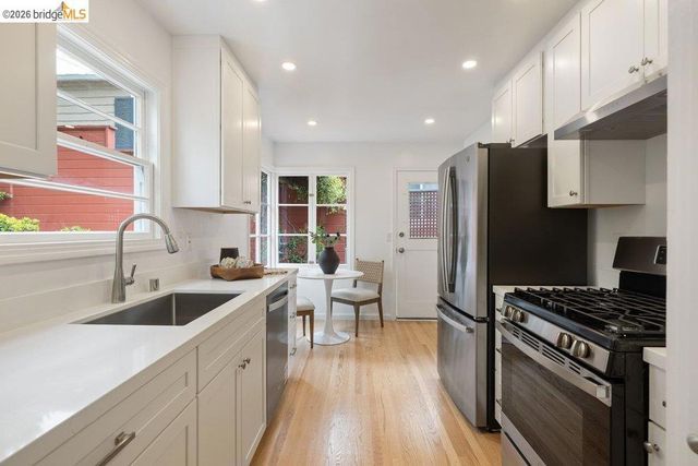 31 Harbord Court, Oakland, CA 94618