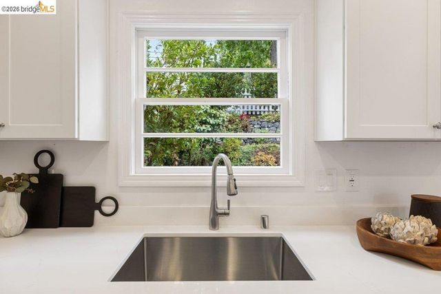 31 Harbord Court, Oakland, CA 94618