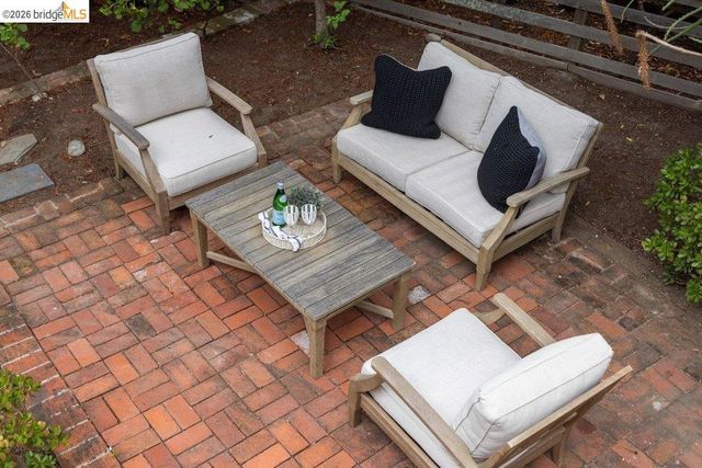 31 Harbord Court, Oakland, CA 94618