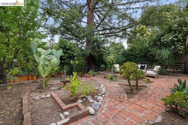 31 Harbord Court, Oakland, CA 94618