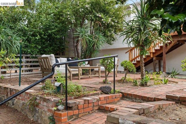 31 Harbord Court, Oakland, CA 94618